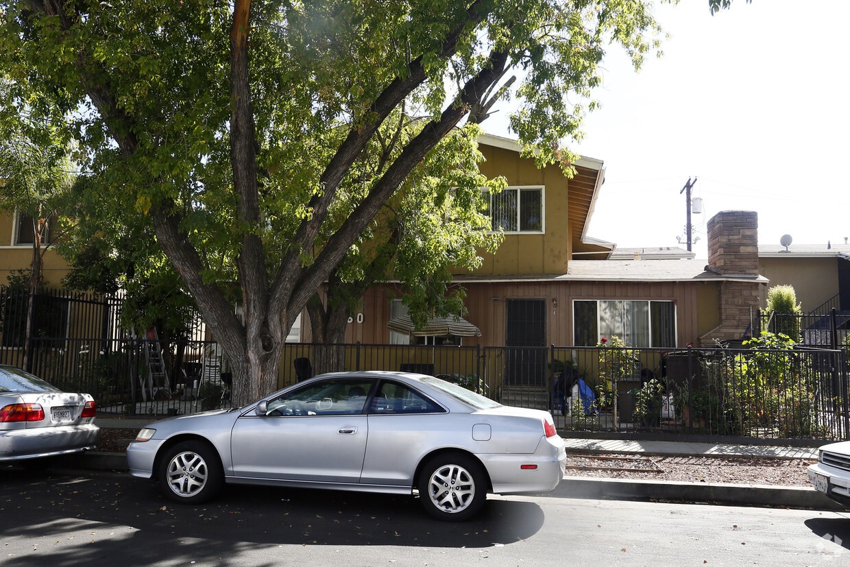 Primary Photo - Hartland Apartments