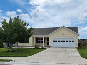 Building Photo - 324 Rose Bud Ln