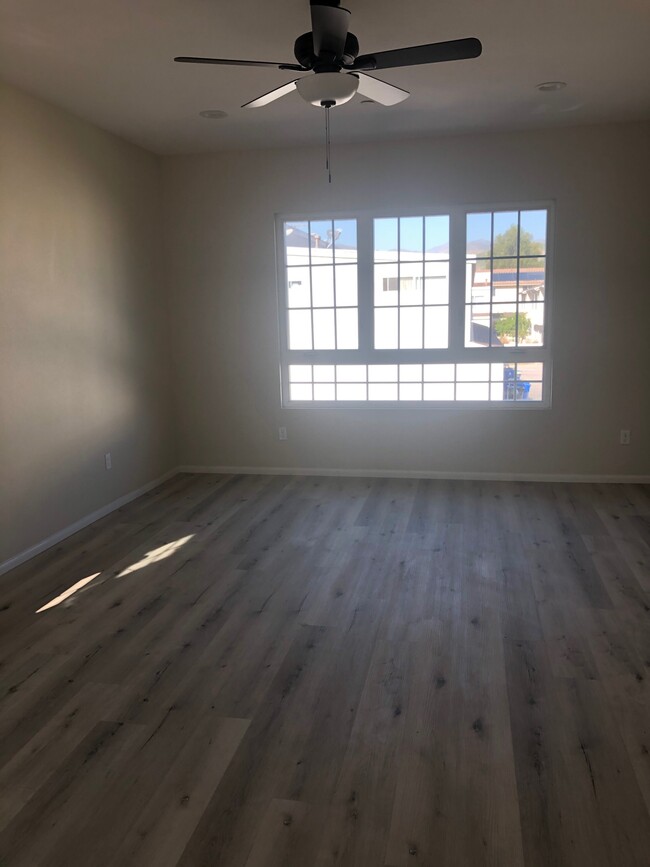 Building Photo - 11316 Glenoaks Blvd