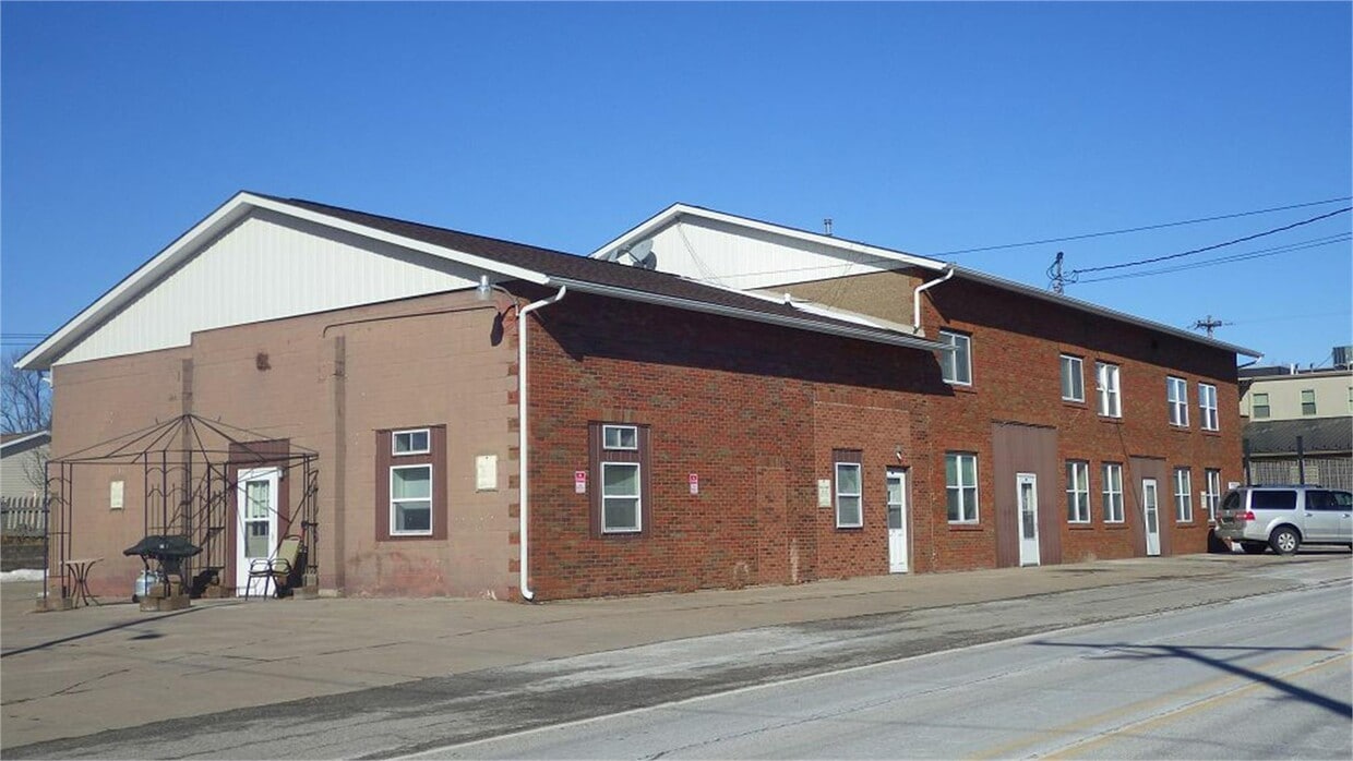 Primary Photo - 114 S Mississippi St