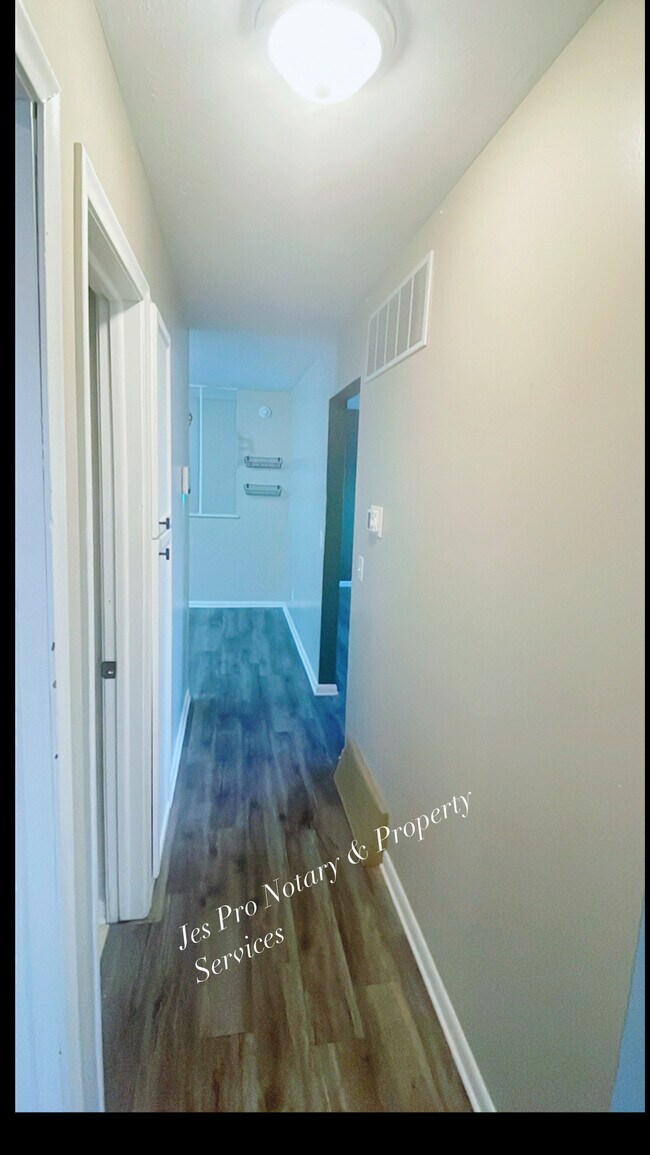 Building Photo - 1410 Bel Air Dr