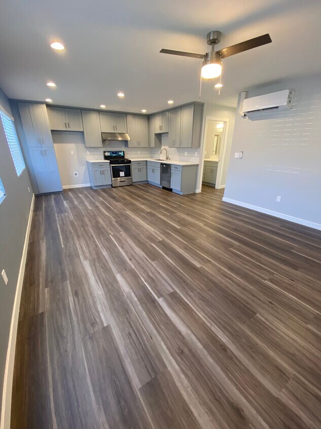 Foto principal - 16110 S Menlo Ave