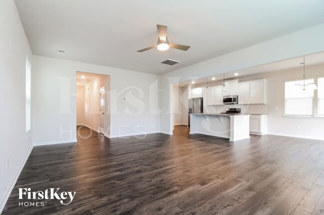 Foto del edificio - 621 Goldburn Wy