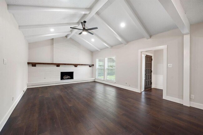 Building Photo - 22222 Greenbrook Dr
