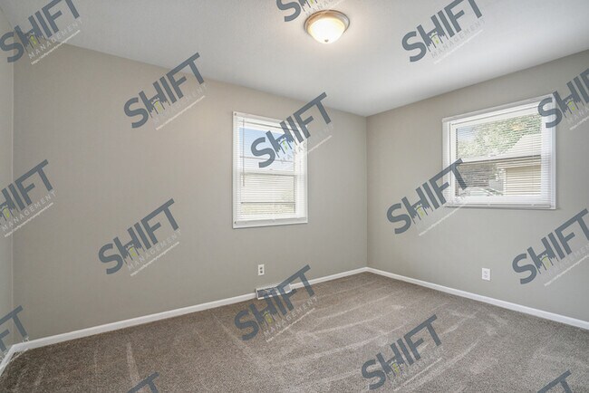 Building Photo - 507 Cricklewood SW -- Beautiful Two Bedroom