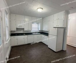 Building Photo - 136 Matteson St