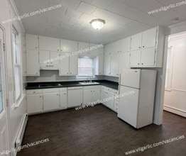 Building Photo - 136 Matteson St