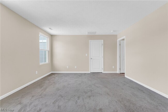 Building Photo - 10350 Liberty Cove