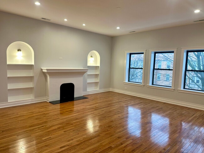 Building Photo - 2308 W Farwell Ave