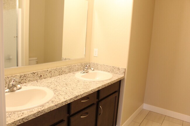 Building Photo - 1797 Hillpark Pl