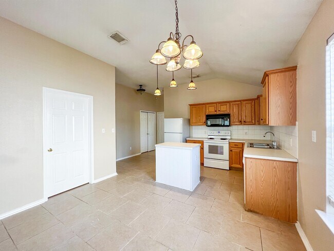 Foto del edificio - 1632 Sunnycrest Cir