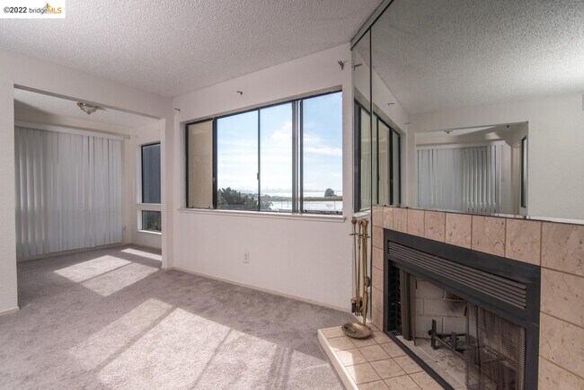 Building Photo - 545 Pierce