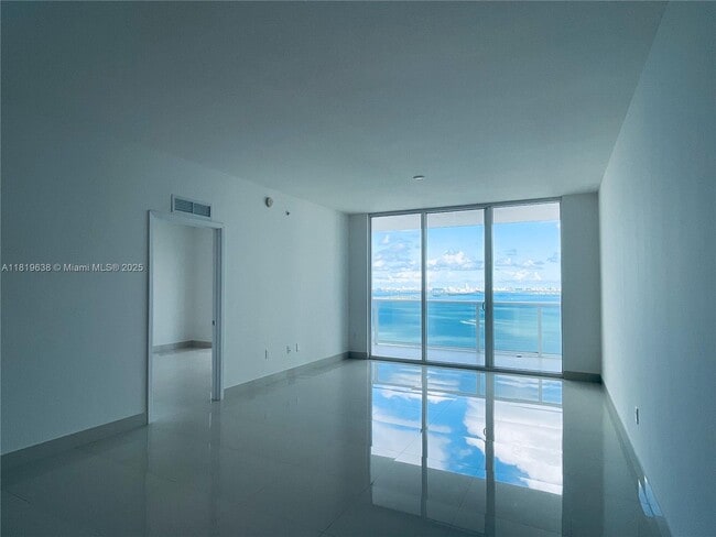 Foto del edificio - 600 NE 27th St