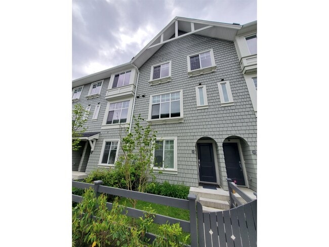 Building Photo - 15850-85 85 Ave