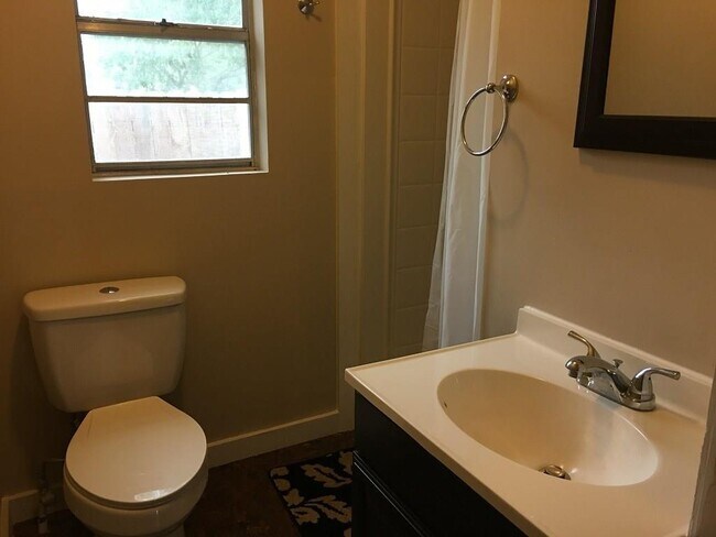 Foto del edificio - 306 N Oak Ave