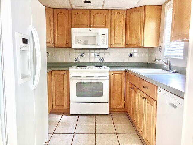 KITCHEN - 695 A1A N