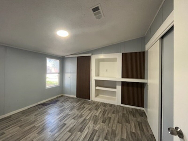 Building Photo - 104 Nathey Ave