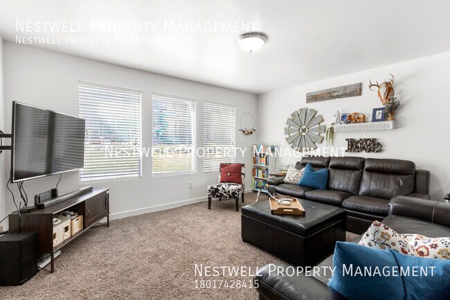 Foto del edificio - Beautiful 4-bed Townhome in Herriman