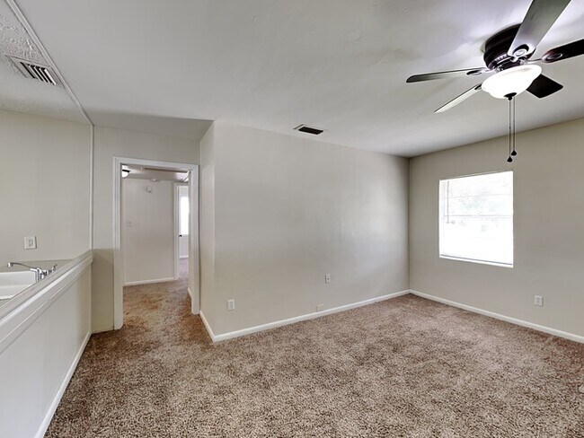 Foto del edificio - 408 Eastway Dr