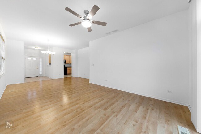 Foto del edificio - Beautiful 2 Bedroom Home located in the Falling Waters subdivision in Lindenhurst!