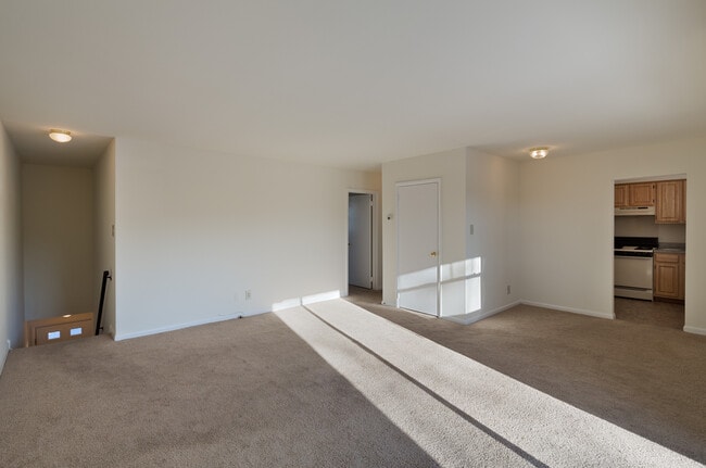 Foto del edificio - 2nd Floor: Discover private, elevated views and quiet surroundings in this sunny home, which feat...