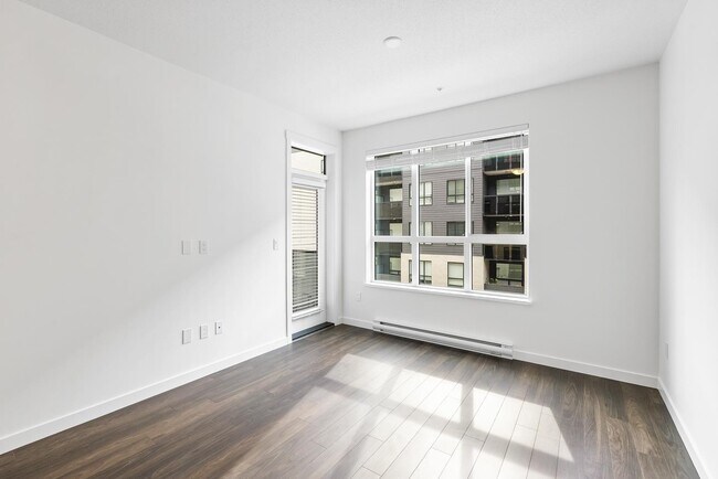 Photo du bâtiment - 15735-15785 85 Ave