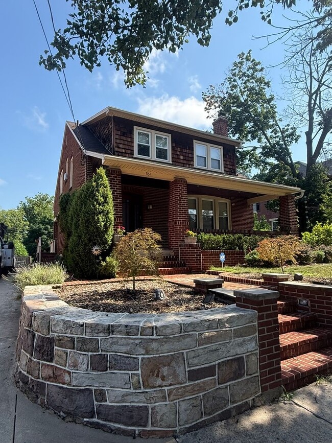 Building Photo - 561 Montgomery Ave