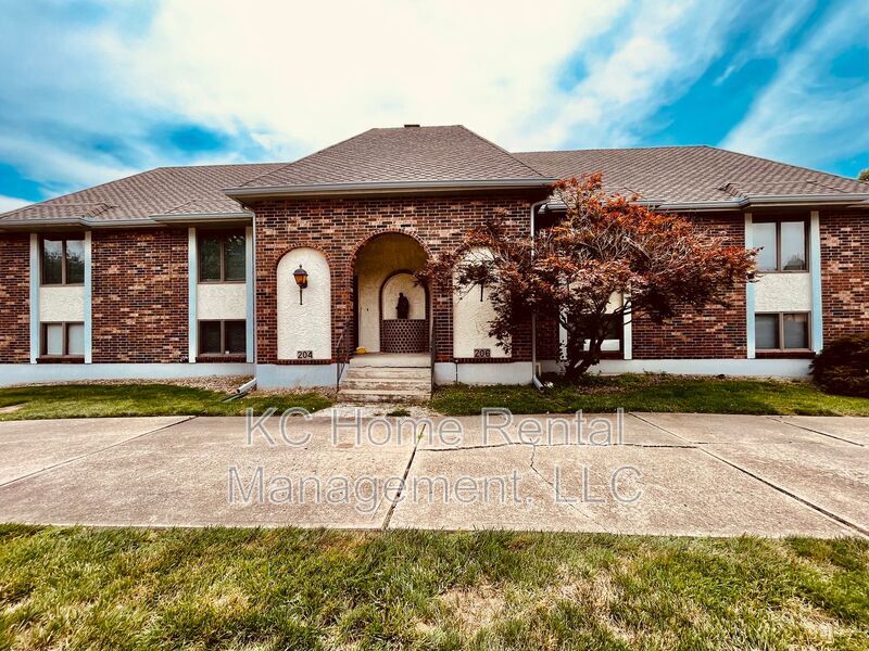 Foto principal - 204 NW Highland Ln