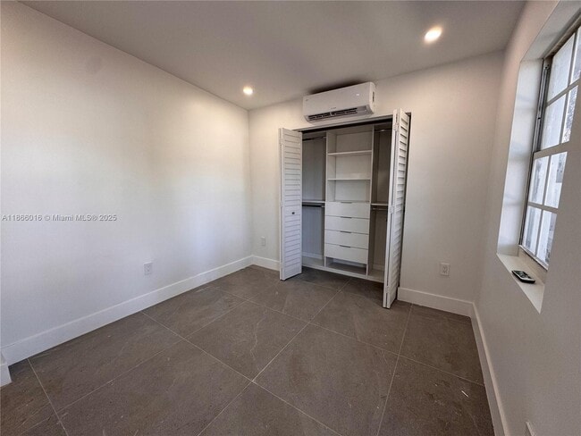 Foto del edificio - 2952 SW 27th Terrace