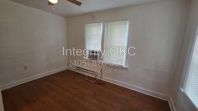 Building Photo - 815 N Brauer Ave