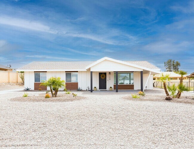 Building Photo - Beautiful Lake Havasau Home