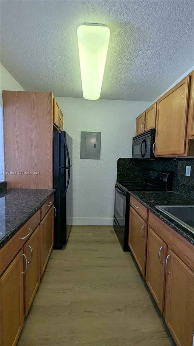 Foto del edificio - 445 SW 11th St