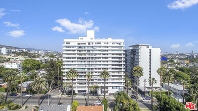 Building Photo - 838 N Doheny Dr