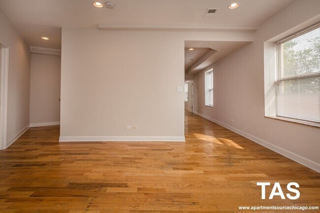 Foto del edificio - 7225 N Rogers Ave