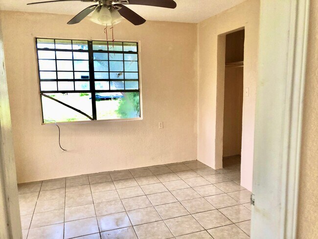 Foto del edificio - 13138 Ash Ave