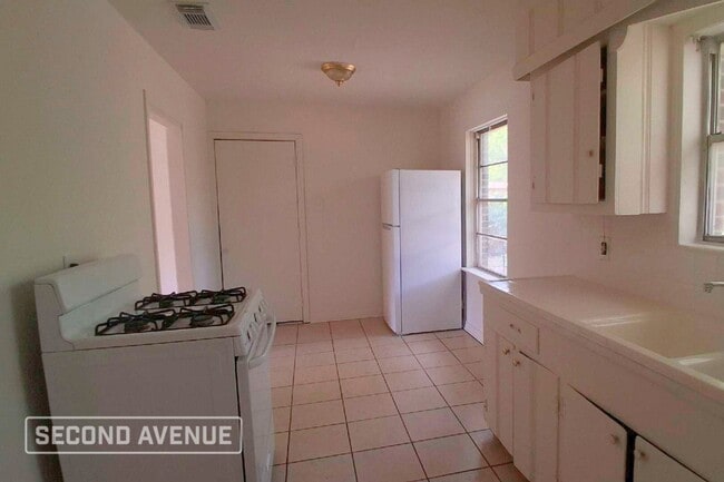 Foto del edificio - 343 E Delz Dr