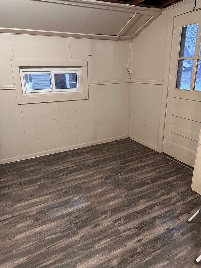 Building Photo - 421 Balsam St