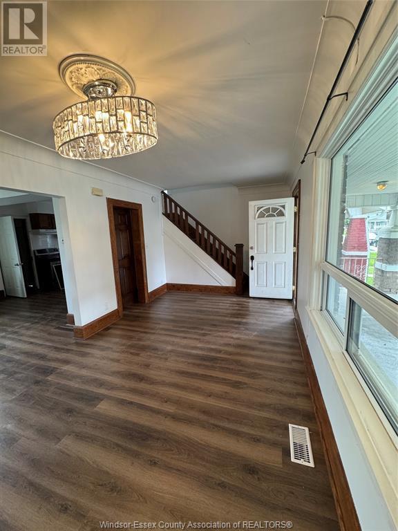 Photo du bâtiment - 1176 Hall Ave
