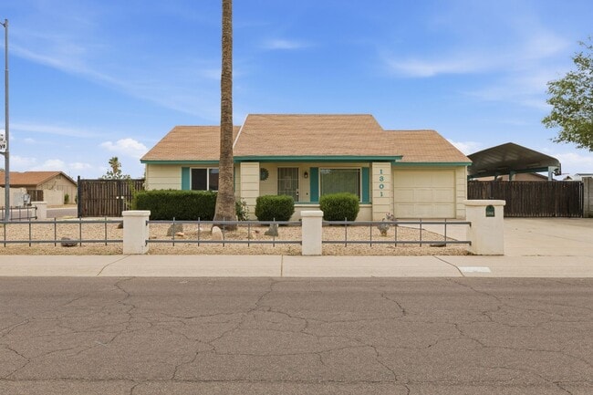 Building Photo - 1301 W Montoya Ln