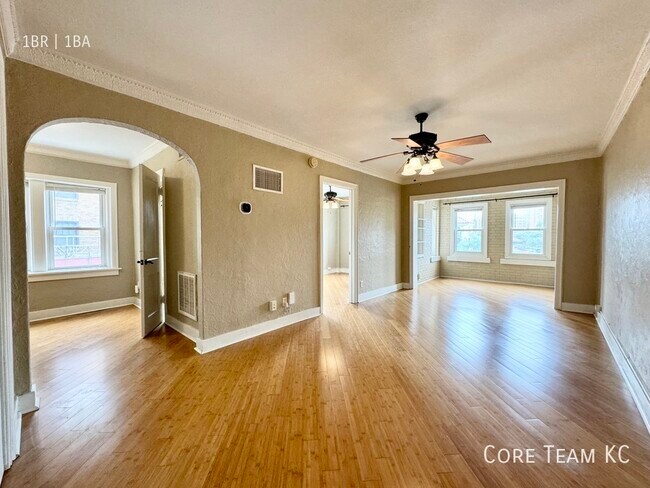 Building Photo - RLS Unit 301 in West Plaza