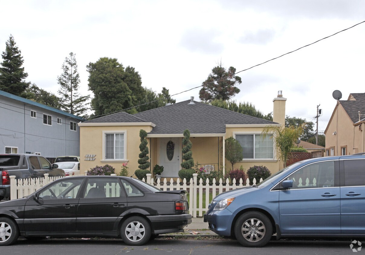 Foto del edificio - 333-335 Redwood Ave