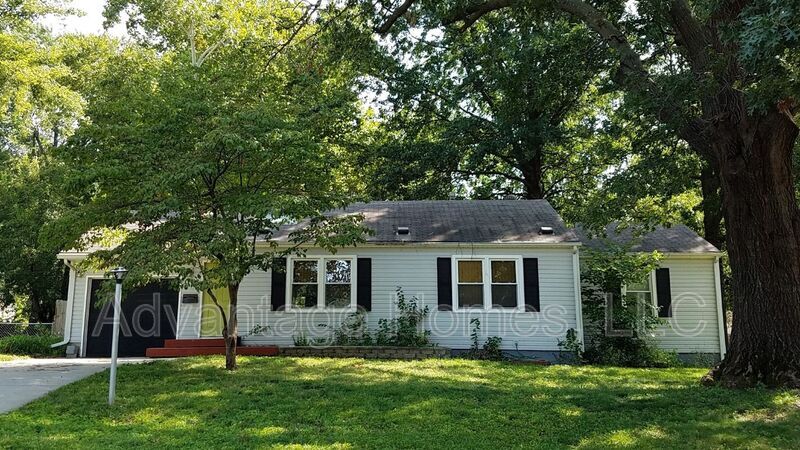 Foto principal - 8239 Woodward St