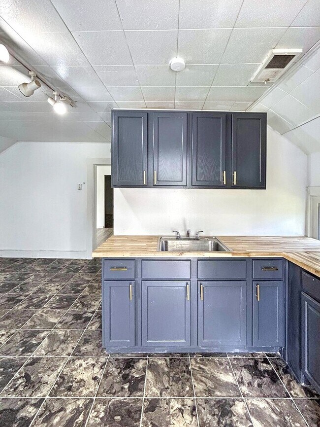 Foto del edificio - 3295 W 46th St