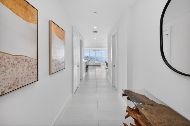 Building Photo - 153 N Seabreeze Blvd