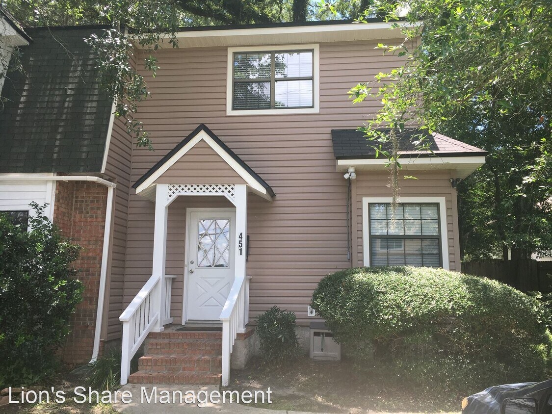 Foto principal - 2 br, 2.5 bath House - 451 E. Van Buren St