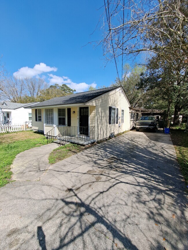 Building Photo - 5740 Pilgrim Ave