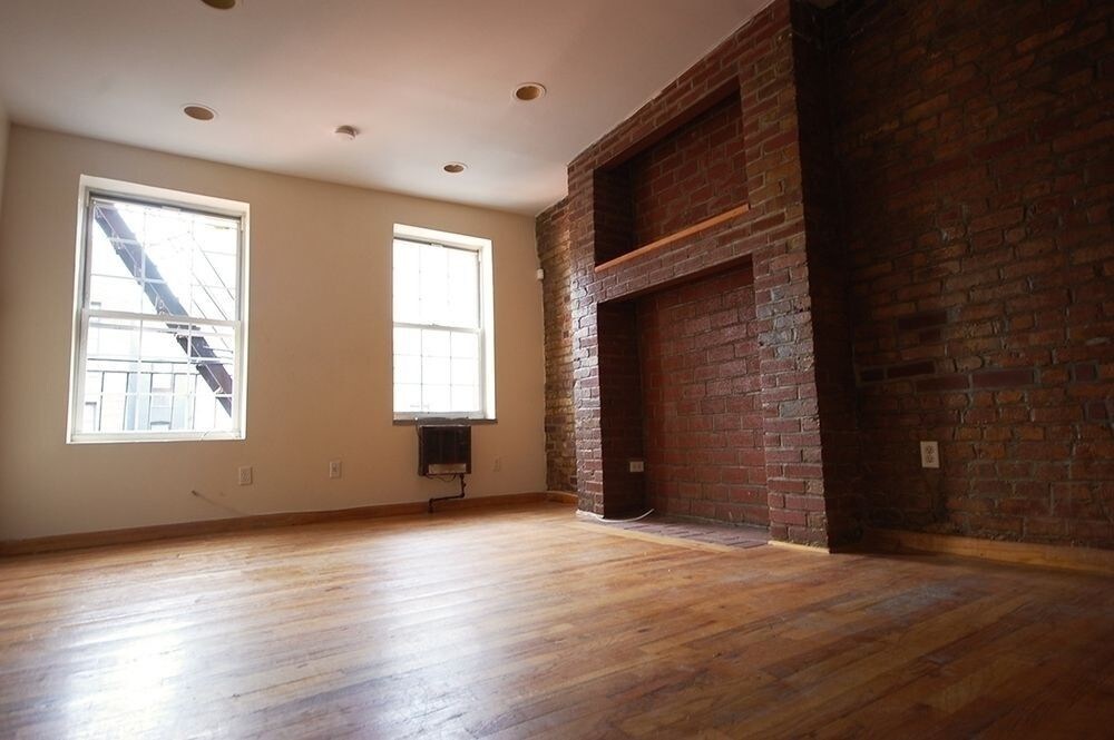Primary Photo - 154 Orchard St