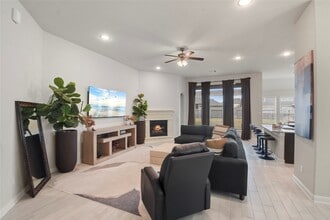 Building Photo - 24727 Horsetooth Dr