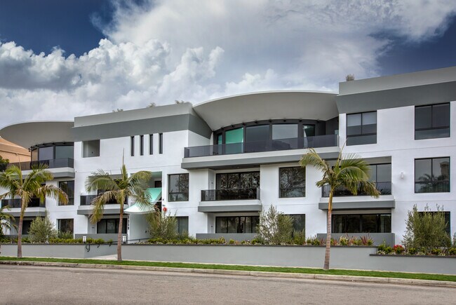 Building Photo - 1350 S Roxbury Dr