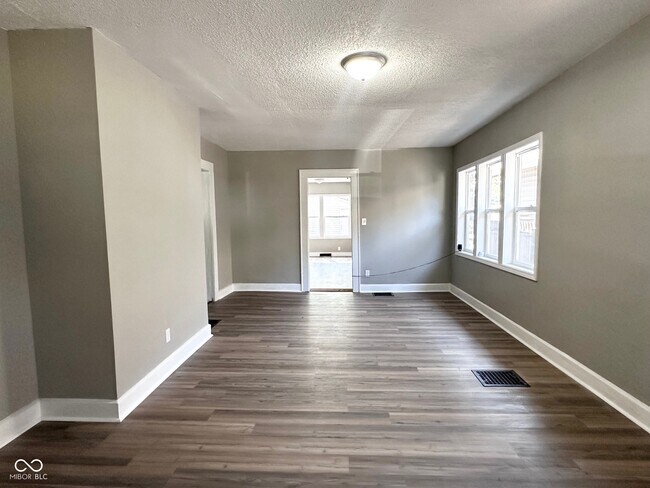 Foto del edificio - 2921 E Brookside Ave